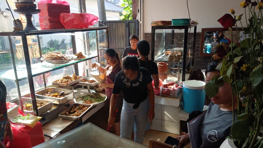 Warung Nasi Ayam Ibu Oki Jimbaran Bali