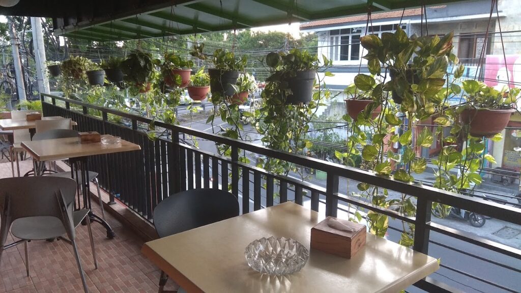 Warung Pojok Segitiga Emas Sanur Bali
