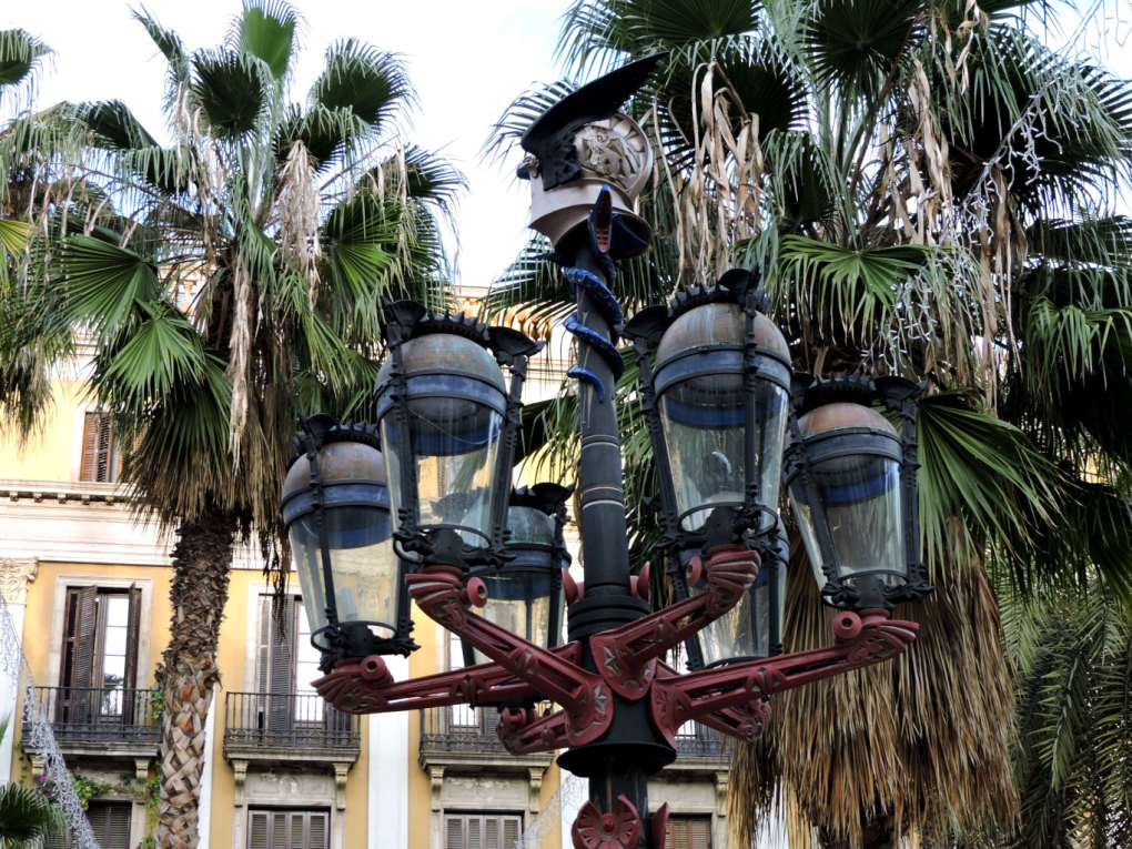 Plaça Reial Street Lamps