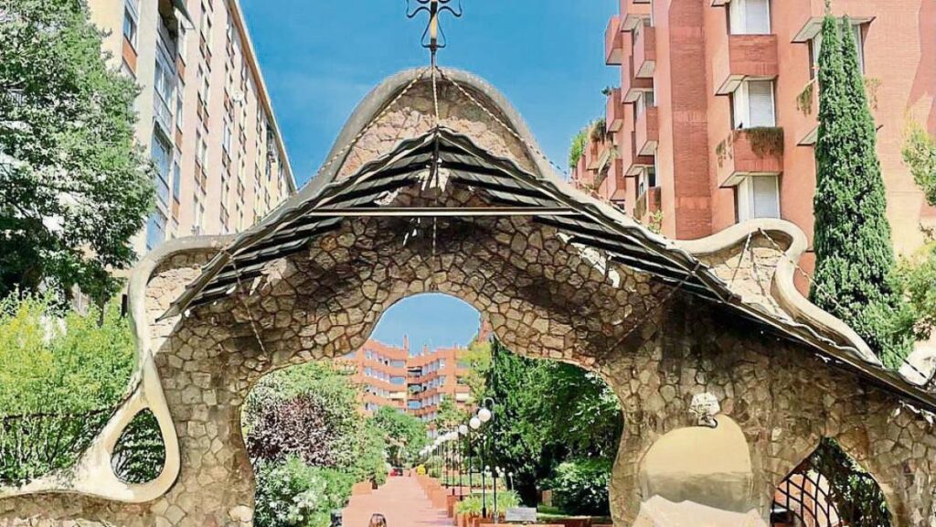 Portal Miralles Barcelona Gaudi Architecture